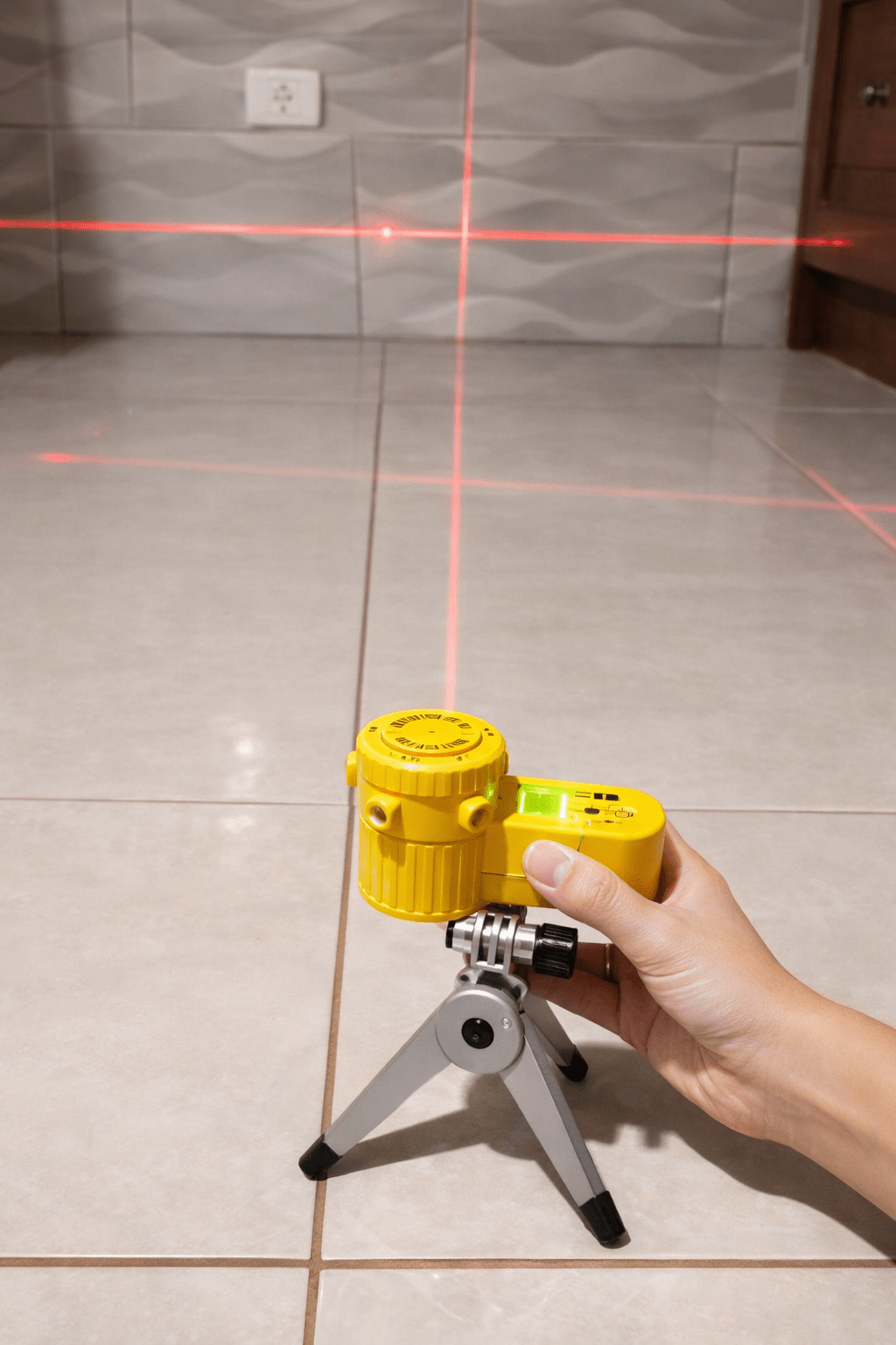 Automatski laserski nivelator sa tripod postoljem - Topopusti